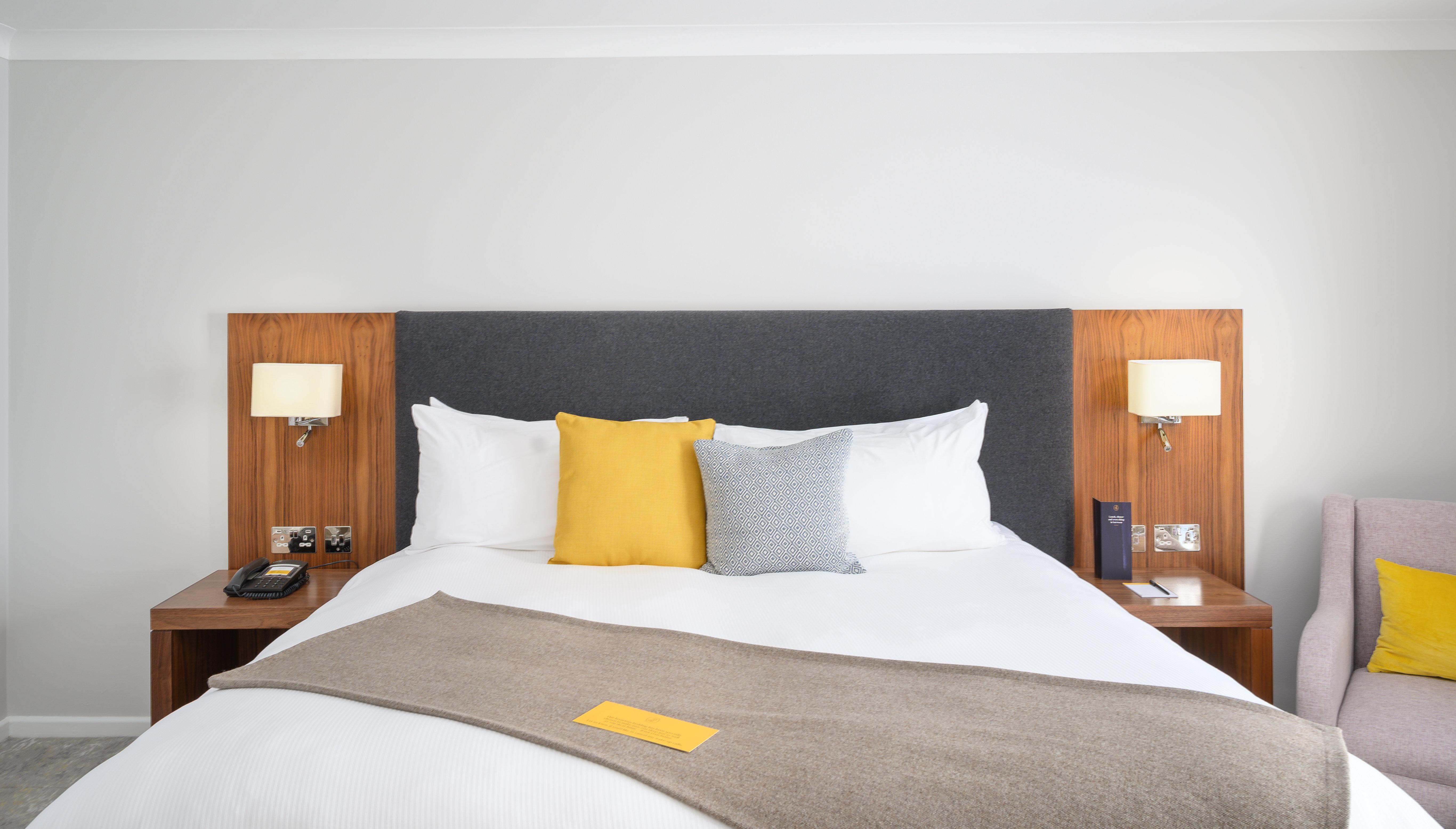 Отель Voco Oxford Thames By Ihg Kennington  Экстерьер фото