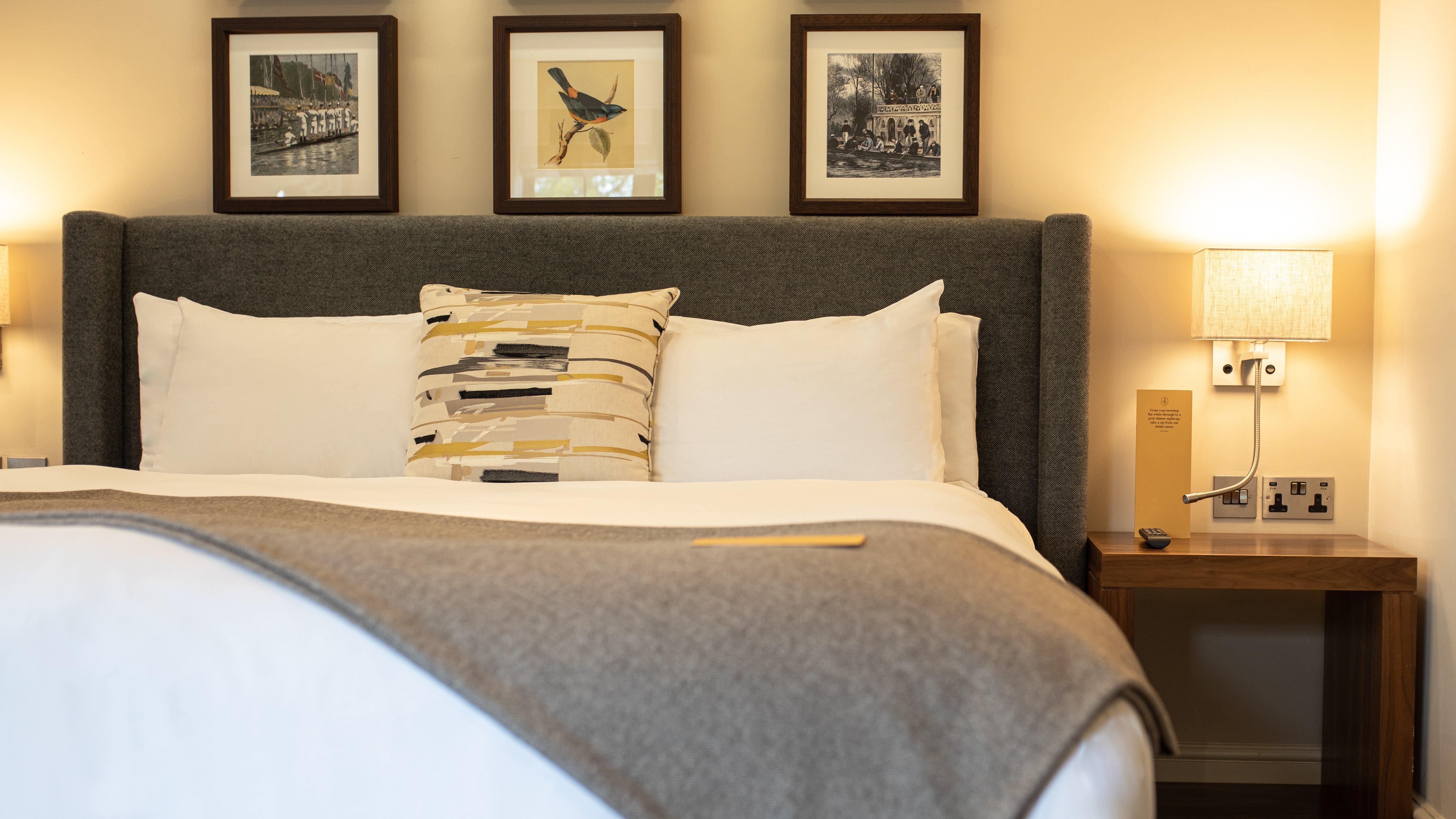 Отель Voco Oxford Thames By Ihg Kennington  Экстерьер фото